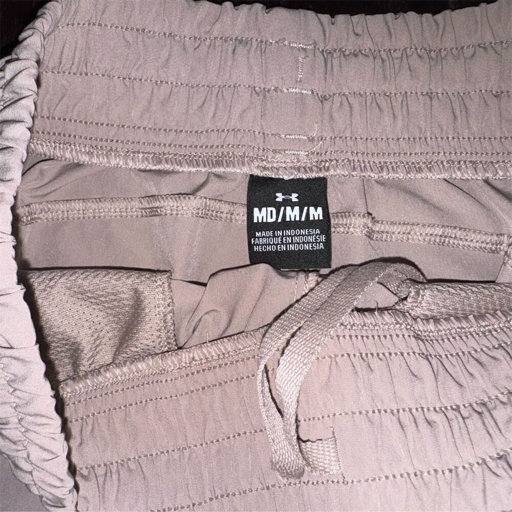 Under Armour Women's Athletic‎ Shorts M Tan Running Training Gym Lightweight - Picture 4 of 5